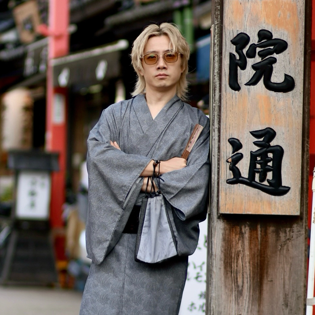 男性着物の半身姿